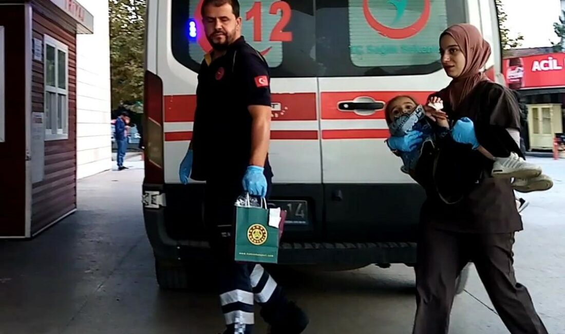 BURSA'NIN İNEGÖL İLÇESİNDE, İNEGÖL AVM'DE YÜRÜYEN MERDİVENE ELİ SIKIŞAN KÜÇÜK