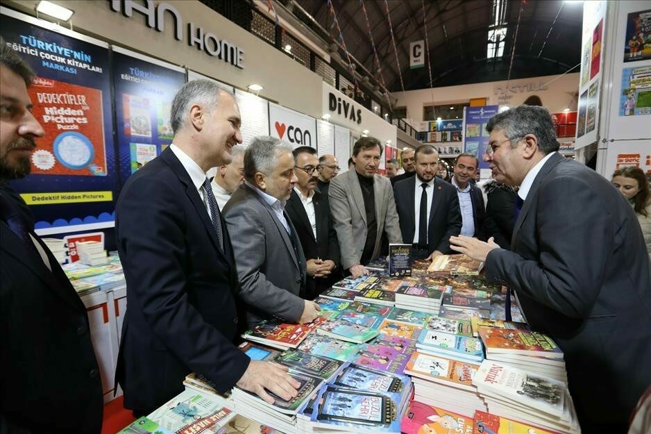 İnegöl Belediyesi 8. Kitap Fuarı başladı İnegöl Belediyesi’nin bu yıl 8’incisini düzenlediği kitap fuarı başladı. 9