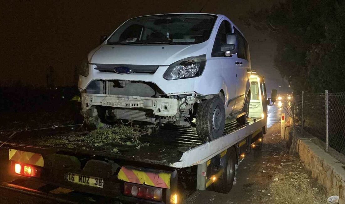 İnegöl’de kontrolden çıkan minibüs dere yatağına uçtu KONTROLDEN ÇIKAN MİNİBÜS DERE YATAĞINA UÇTU