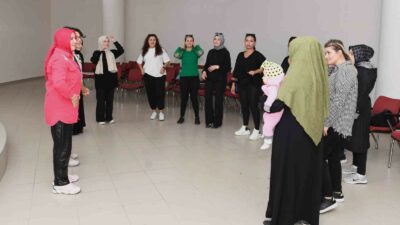 OSMANGAZİ BELEDİYESİ’NİN ‘KADINLAR TİYATRO SAHNESİNDE’ ADIYLA İLÇEDEKİ KADINLARA ÖZEL OLARAK