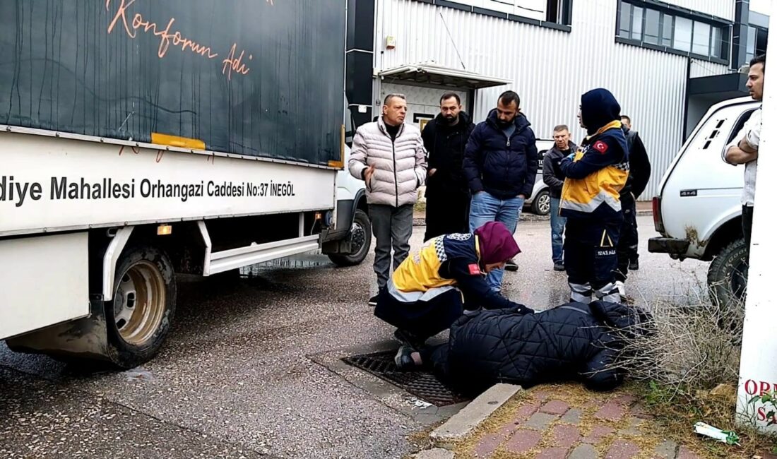 Kamyonetin çarptığı kadın yaralandı BURSA'NIN İNEGÖL İLÇESİNDE KAMYONETİN ÇARPTIĞI YAYA KADIN YARALANDI.