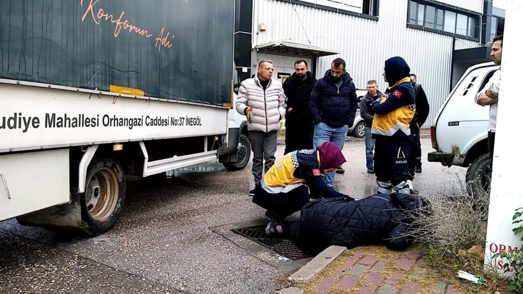 Bursa’da kazalar ardı ardına geldi Bursa'da son 24 saatte meydana gelen trafik kazalarında ikisi motosiklet