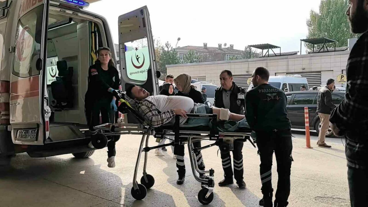 Bursa’da kan davalı hasmını sokak ortasında vurdu Bursa’nın İnegöl ilçesinde 12 yaşındaki çocuğun ölümüne sebep olan şahıs,