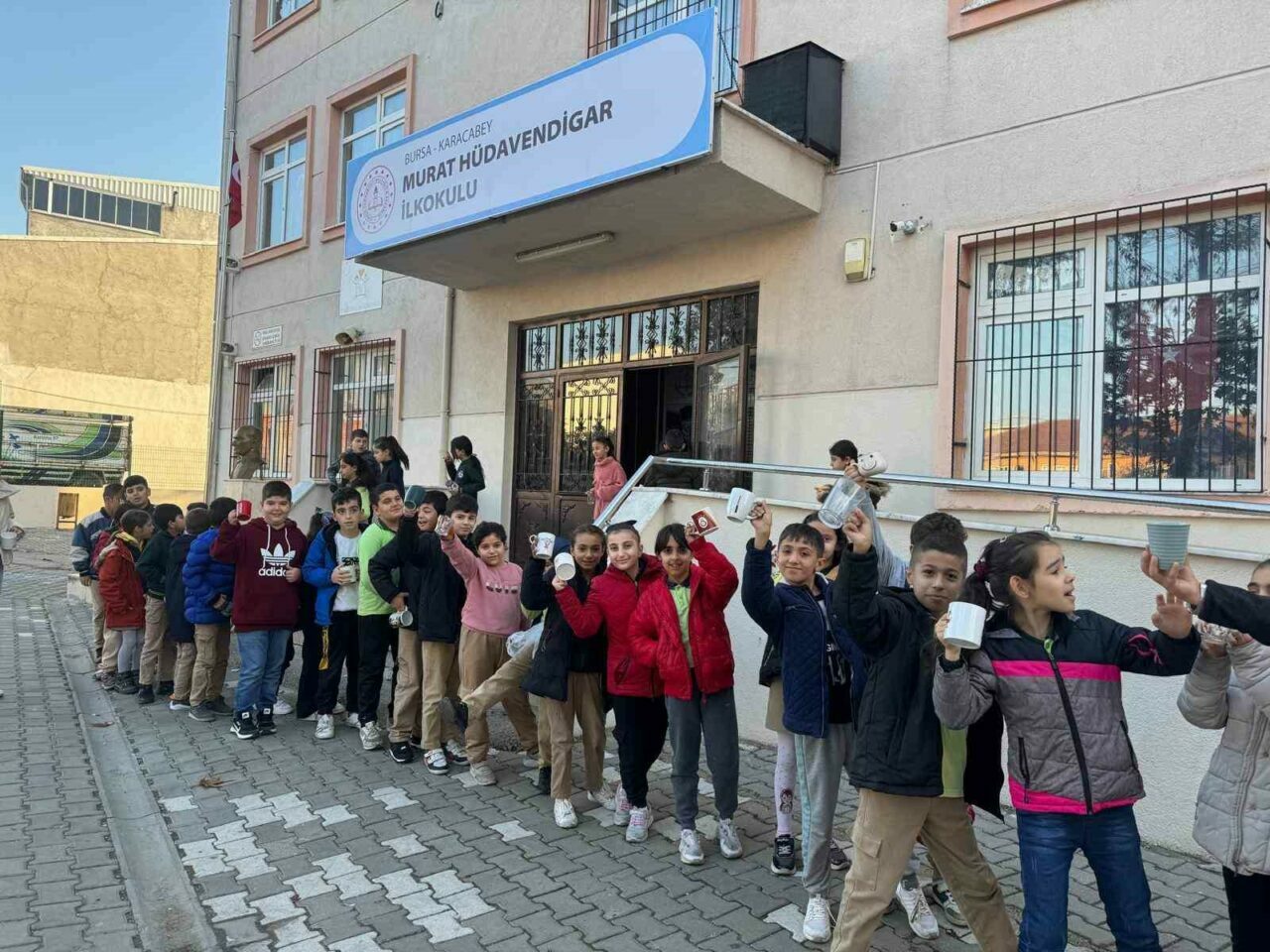 Karacabey Belediyesi, ilçe genelinde eğitime olan desteğini her alanda sürdürüyor.