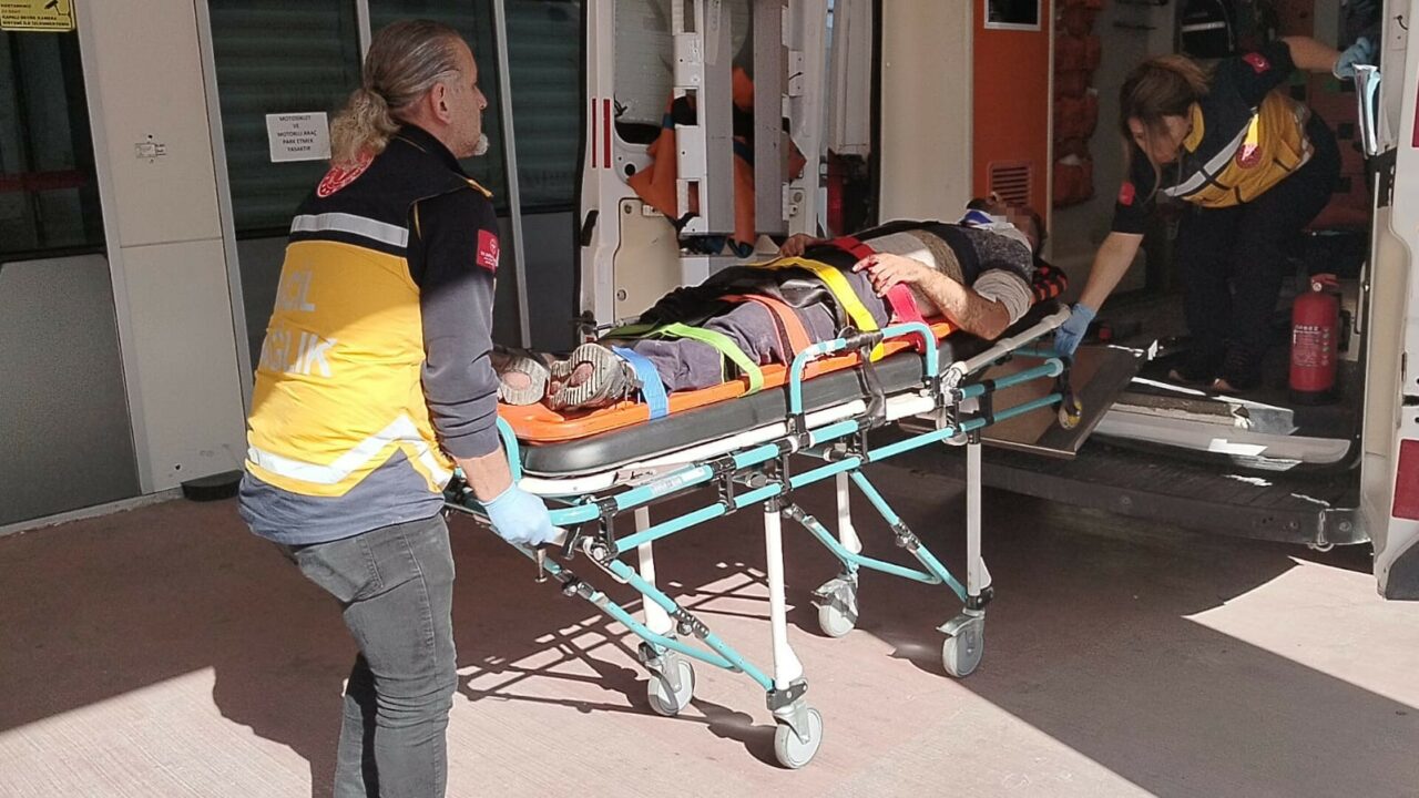 BURSA’NIN ORHANGAZİ İLÇESİ AKHAREM KAVŞAĞINDA MEYDANA GELEN TRAFİK KAZASINDA, HAFİF