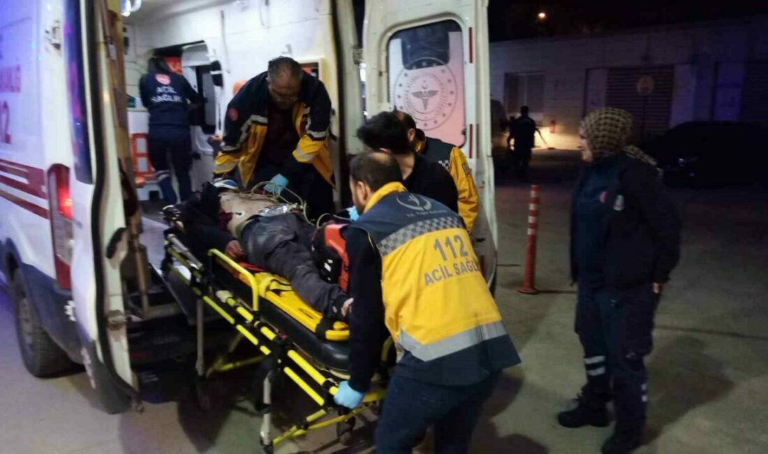 Kazada yerde sürüklenen sürücü başka otomobilin altına girdi Bursa’nın İnegöl ilçesinde motosikletle otomobile arkadan çarpan ve sürüklenerek başka