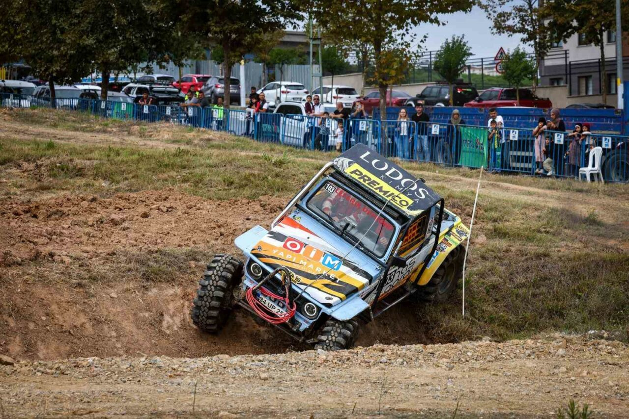 BURSA'DA OTO TAMİRCİSİ OLAN GENÇ PİLOT CAN ÖZKURT, YILLAR SÜREN