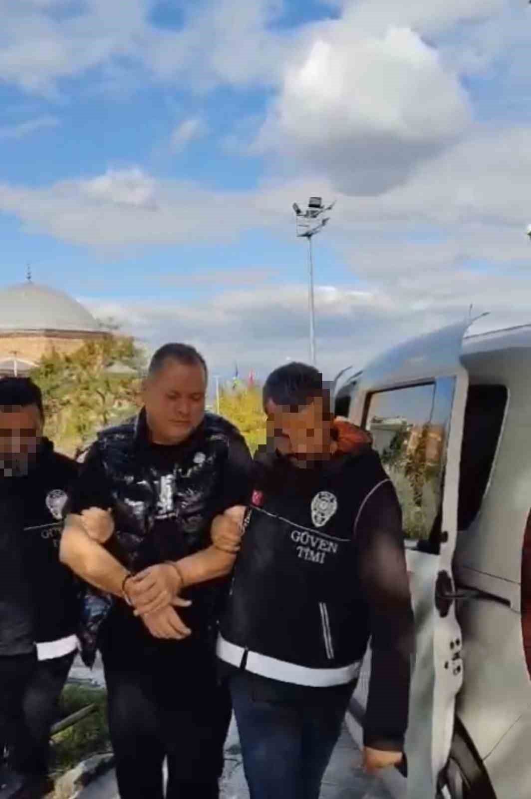 “KEZZAP MURAT” LAKAPLI İSTANBUL MAFYASI BURSA'DA YAKALANDI