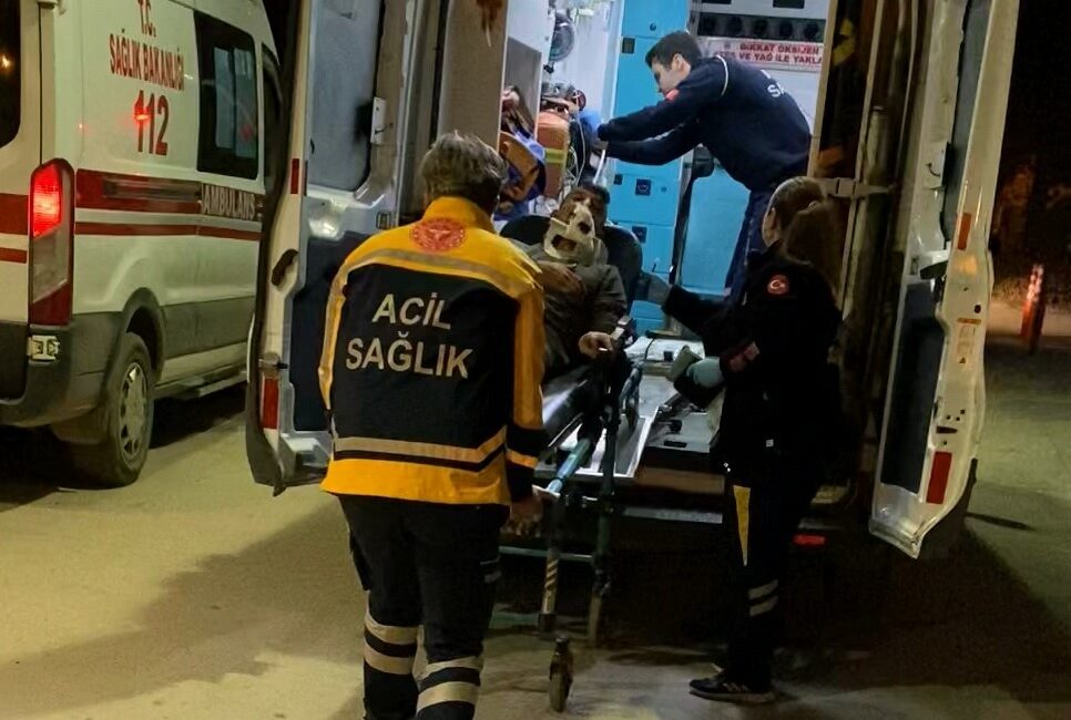 Kontrolden çıkan otomobil şarampole yuvarlandı: 2 yaralı BURSA'NIN İNEGÖL İLÇESİNDE MEYDANA GELEN KAZADA KONTROLDEN ÇIKAN OTOMOBİL ŞARAMPOLE