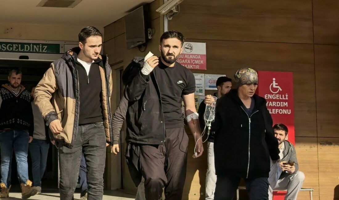 Bursa’nın İnegöl ilçesinde faaliyet gösteren mobilya imalathanesinde elini forklifte sıkıştıran