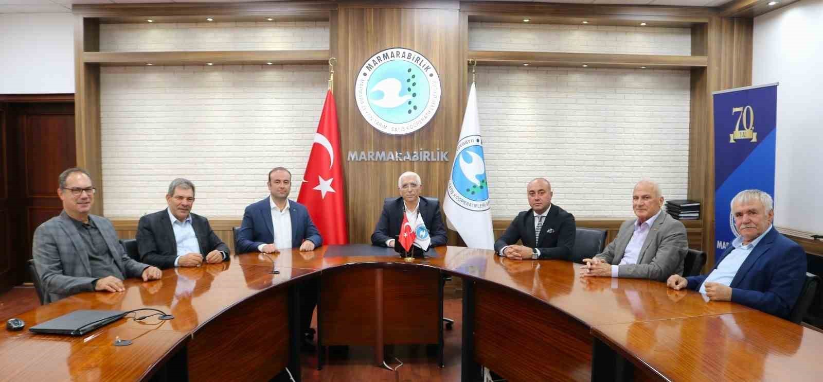 DÜNYANIN LİDER ZEYTİN ÜRETİCİSİ MARMARABİRLİK’TE ÜST DÜZEY GÖREV DEĞİŞİKLİĞİ YAŞANDI.