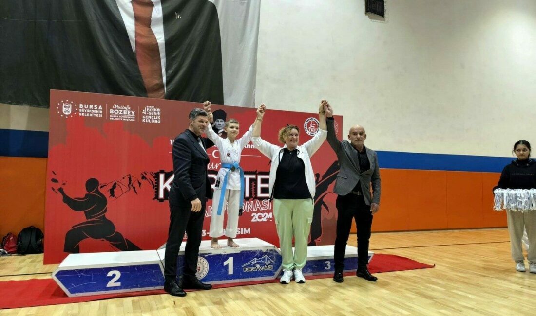 Mudanyalı minik karatecilerin ilk başarıları mutlu etti Mudanyalı karatecilerin 10 Kasım Atatürk’ü Anma Minik ve Yıldızlar Karate