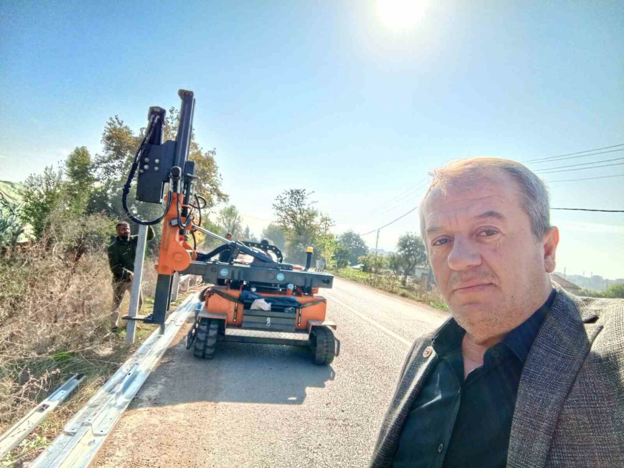 YENİŞEHİR İLÇESİNDE KARAYOLU ÜZERİNDEKİ TEHLİKELİ NOKTALARIN BARİYERLERLE KAPATILMASI TALEBİNDE BULUNAN