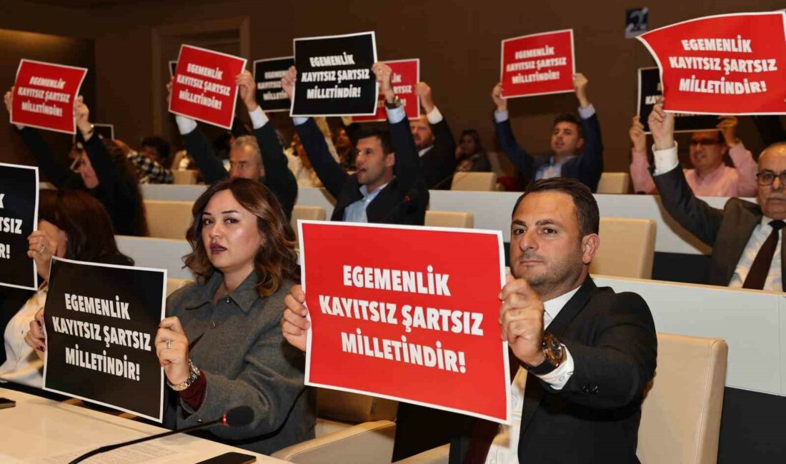 Nilüfer Belediye Meclisi’nde kayyım protestosu NİLÜFER BELEDİYE MECLİSİ’NDE KAYYIM PROTESTOSU