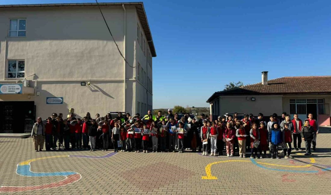 Öğrencilere trafik semineri KARACABEY İLÇE JANDARMA KOMUTANLIĞI TRAFİK EKİPLERİ İLE KARACABEY BÖLGE TRAFİK