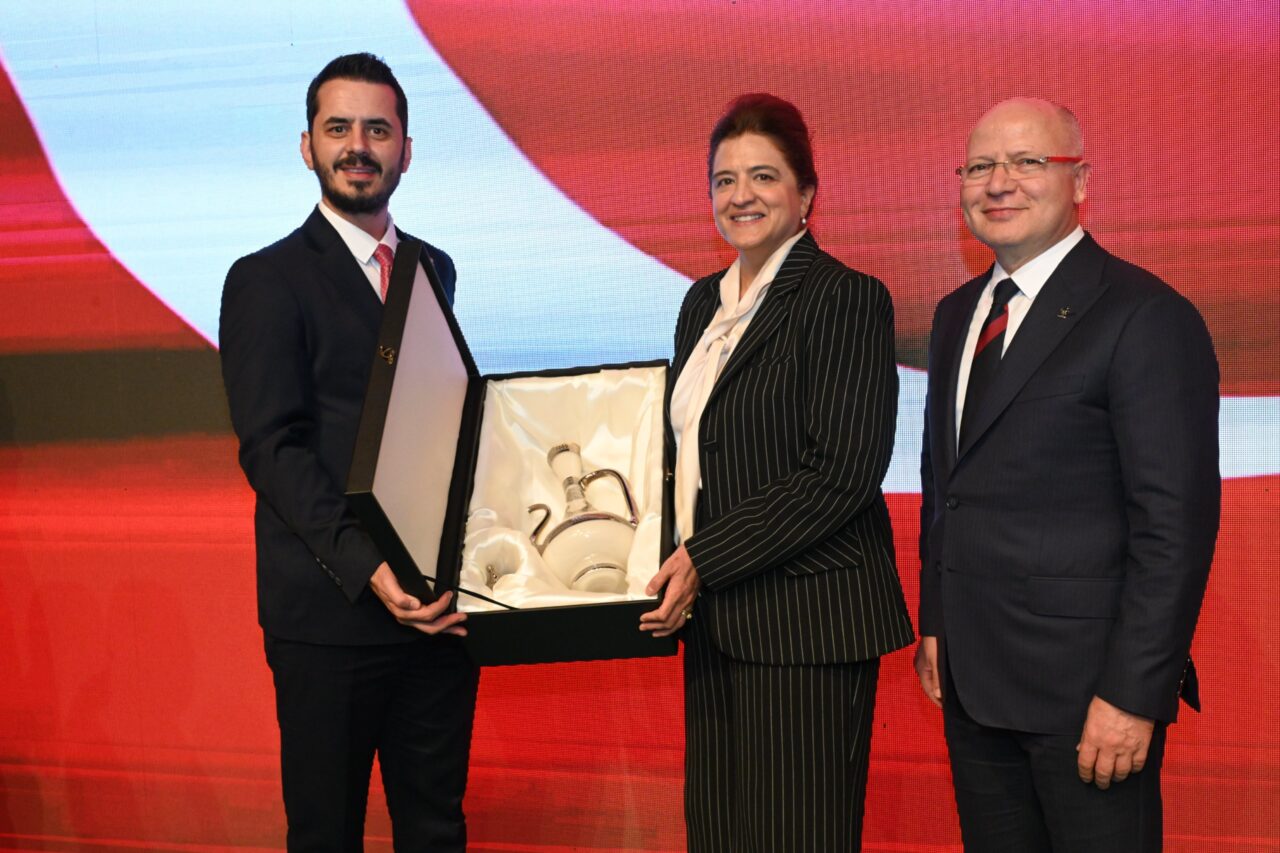 AK Parti Osmangazi’de yeniden ‘Kurtuluş’ dönemi AK Parti Osmangazi İlçe Başkanlığı’nın 8. Olağan Kongresi, Merinos Atatürk