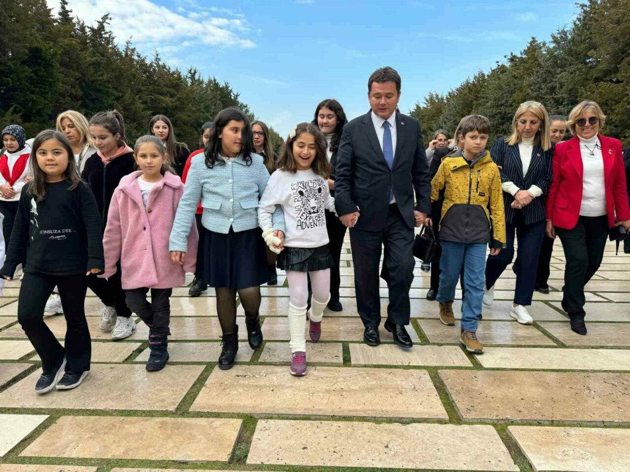 Osmangazili çocuklar Anıtkabir’de Osmangazi Belediye Başkanı Erkan Aydın, 20 Kasım Dünya Çocuk Hakları
