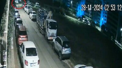 Bursa’da işçi servisi ile otomobilin çarpıştığı kazada servis minibüsü yan