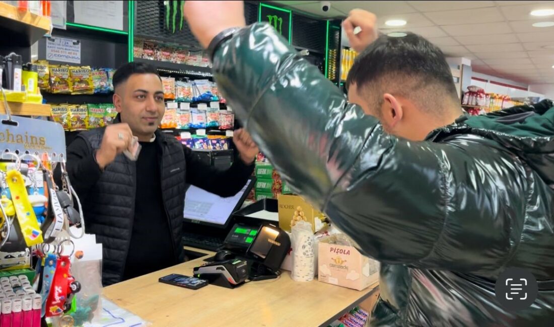 Bursa’da bu markete gelen dans etmeden alışveriş yapamıyor BU MARKETE GELEN DANS ETMEDEN ALIŞVERİŞ YAPAMIYOR