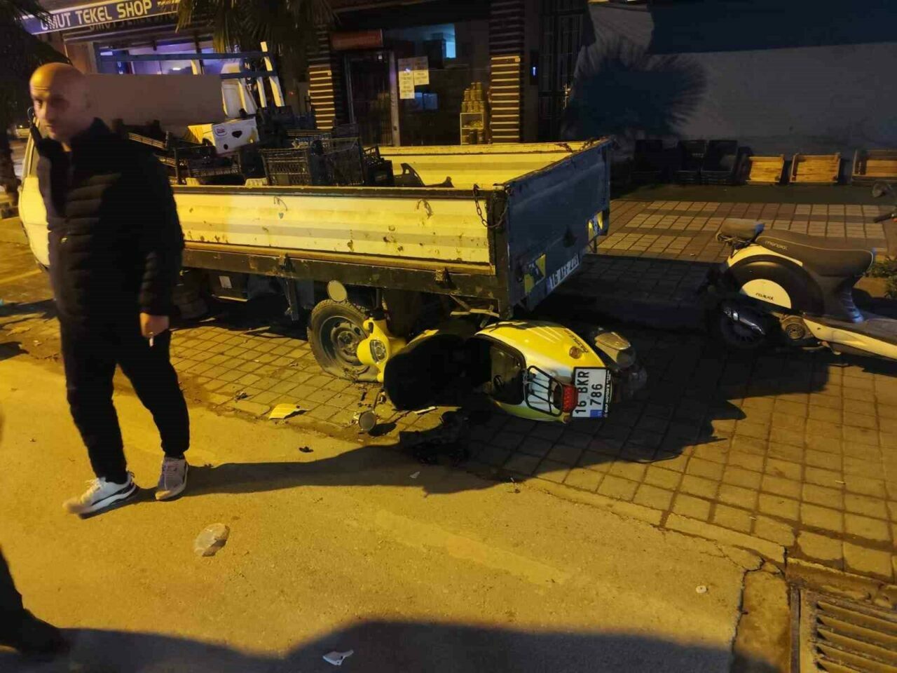 Bursa’nın İnegöl ilçesinde meydana gelen kazada kontrolden çıkarak park halindeki