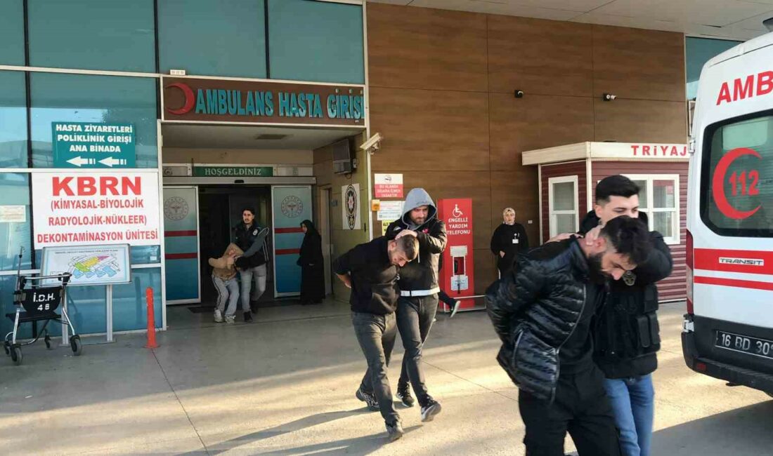 Polisten kaçan araçta 1 kilogram uyuşturucu ele geçirildi BURSA'NIN İNEGÖL İLÇESİNDE BURSA İL EMNİYET MÜDÜRLÜĞÜ NARKOTİK BÜRO AMİRLİĞİ