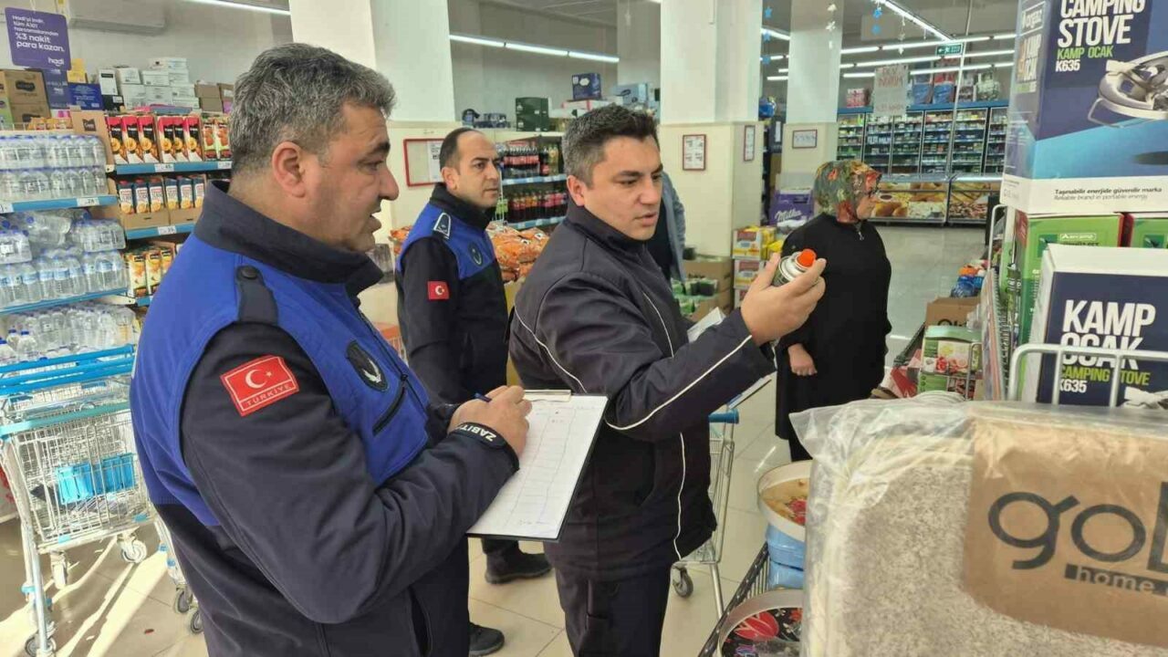Bursa’nın Gemlik ilçesinde zabıta ekipleri raf fiyatları ile kasa fiyatları
