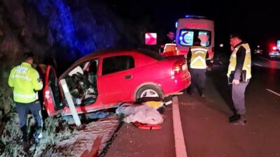 Bursa’da refüje düşen otomobilinde can verdi BURSA'NIN KESTEL İLÇESİNDE MEYDANA GELEN KAZADA KONTROLDEN ÇIKAN OTOMOBİL KAYAYA