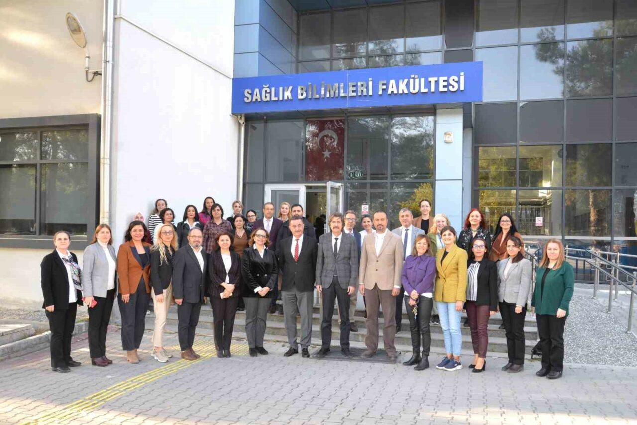SAĞLIK BİLİMLERİ FAKÜLTESİ’NİN YENİ DEKANI PROF. DR. AKANSEL OLDU
