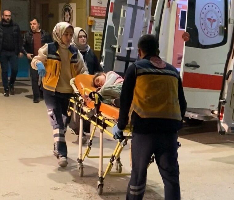 BURSA'NIN İNEGÖL İLÇESİNDE SANDALYEDEN DÜŞEN 10 YAŞINDAKİ ÇOCUK AĞIR YARALANDI.