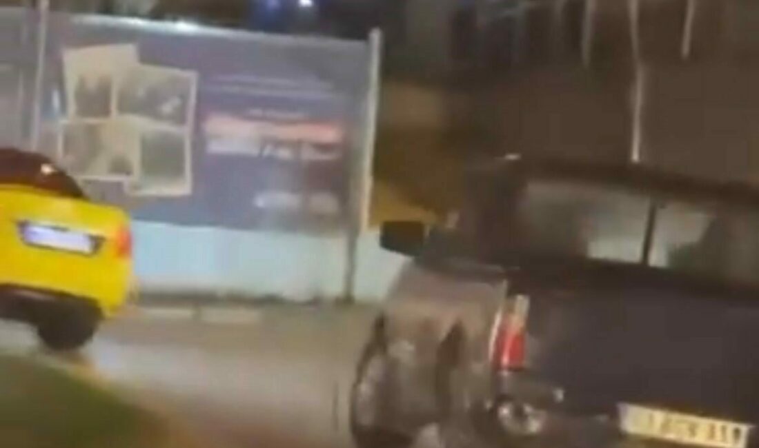 Seyir halindeki kamyonet drift atarak ilerledi Bursa’da kamyonetiyle seyir halindeki bir sürücü kavşaktan döndüğü esnada drift