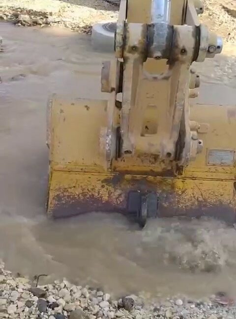 SU BORUSU PATLADI, CADDELER GÖLE DÖNDÜ