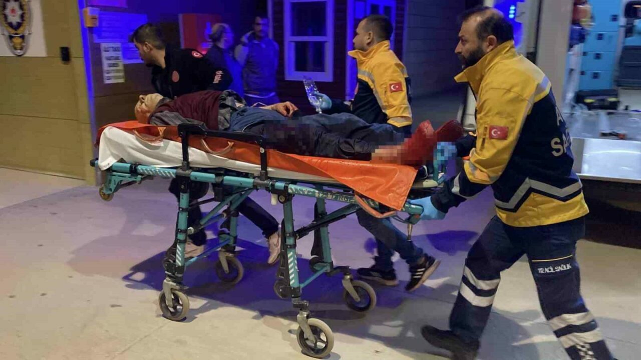 Torunu tarafından bıçaklanan dede hayatını kaybetti Bursa’nın İnegöl ilçesinde torunu tarafından bıçaklanarak ağır yaralanan dede, yapılan