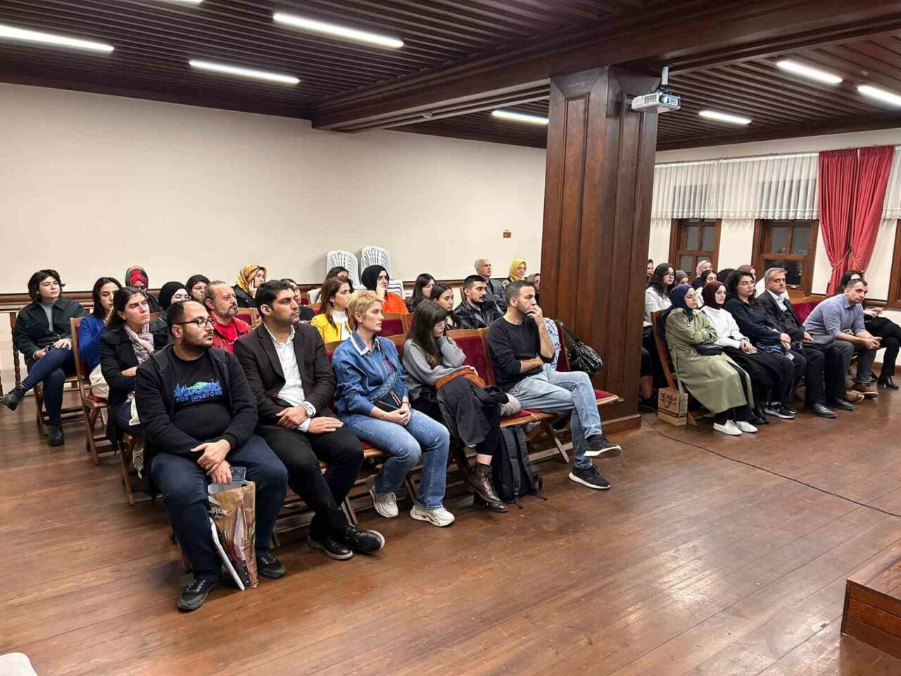 OSMANGAZİ BELEDİYESİ TARAFINDAN DÜZENLENEN “KADIN YAZARLAR-YAZILAN KADINLAR: TÜRK EDEBİYATINDA KADIN