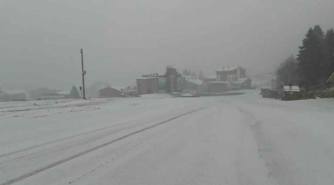 Uludağ beyaza büründü Türkiye’nin en önemli turizm merkezlerinden biri olan Uludağ’da hava sıcaklığı