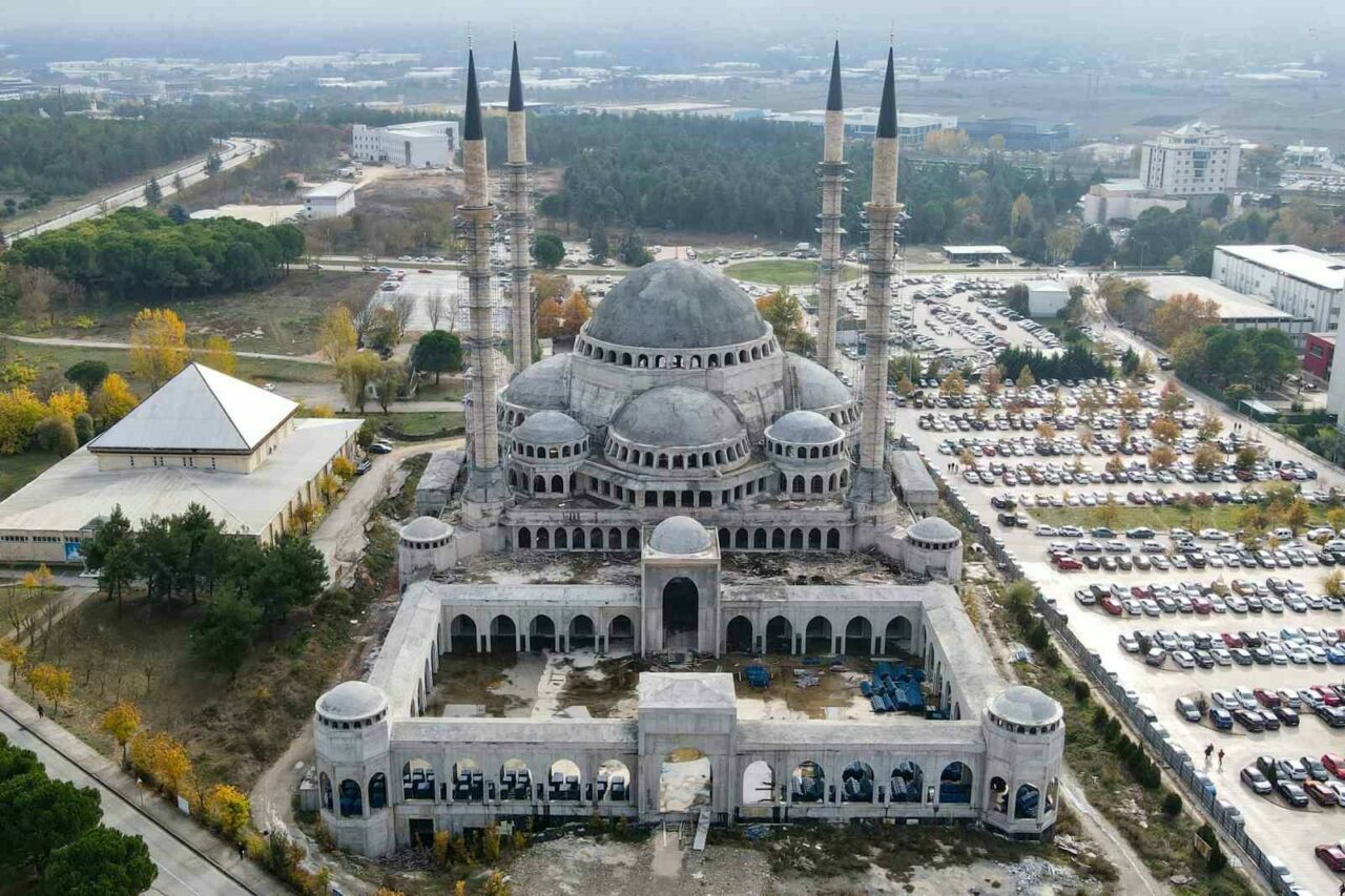 Bursa Uludağ Üniversitesi (BUÜ) Görükle Kampüsü içerisinde yapılan caminin inşaat