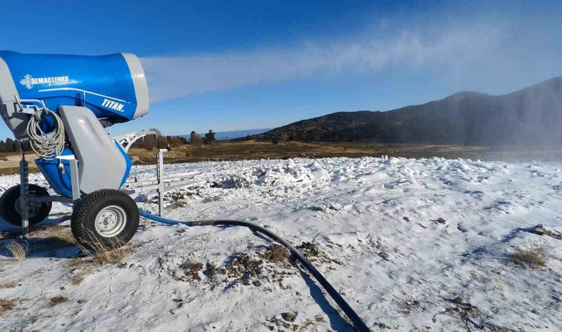 Uludağ’da suni karlama başladı TÜRKİYE'DE KIŞ TURİZMİNİN CAZİBE MERKEZİ ULUDAĞ, BEYAZ ÖRTÜYE HASRET KALDI.