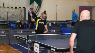 ULUSAL BURSA VETERAN MASA TENİSİ TURNUVASI BAŞLADI