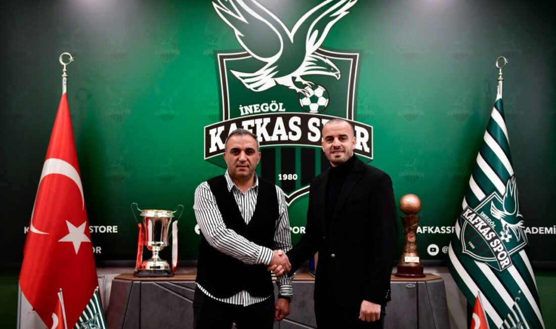 3.Lig’deki Bursa ekibinin yeni hocası belli oldu Nesine 3. Lig 2. Grup’ta düşme hattından uzaklaşmak isteyen İnegöl