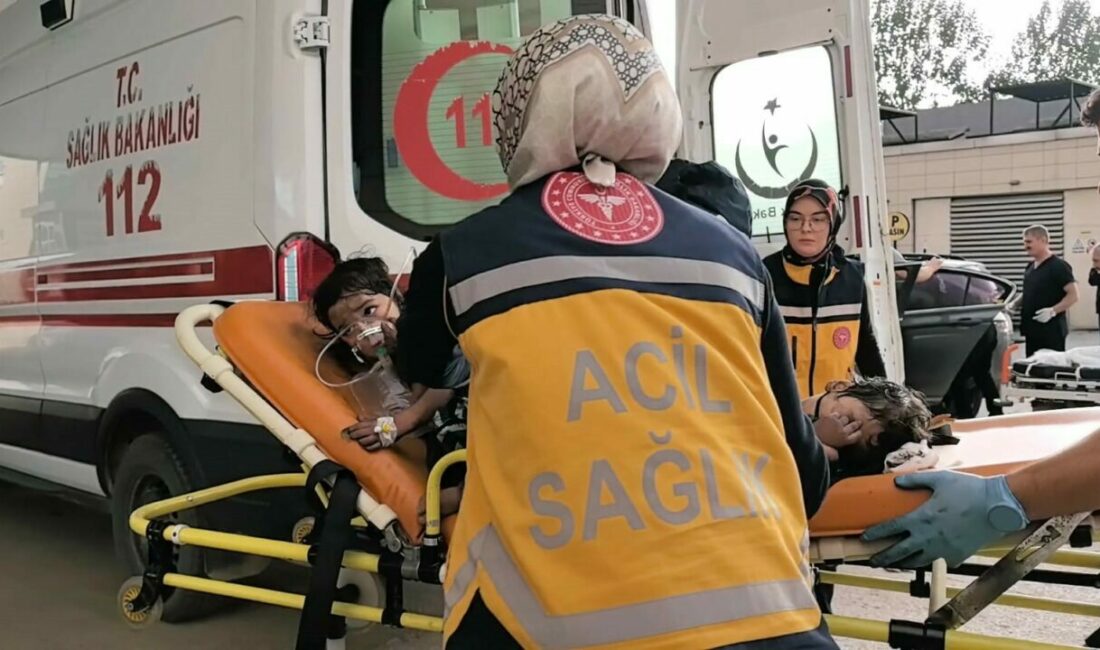Yanan evden 2 çocuğu itfaiye ekipleri kurtardı Bursa’nın İnegöl ilçesinde yangında küle dönen evden 2 çocuğu ölümden
