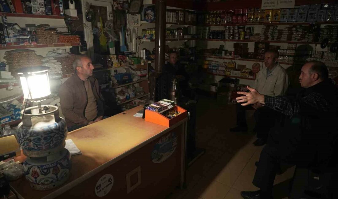 Yangında elektrikler kesilince gaz lambası nostaji yaşattı BURSA-BALIKESİR İL SINIRINDA ÇIKAN ORMAN YANGININDA ÖNLEM OLARAK MAZLUMLAR KÖYÜNÜN