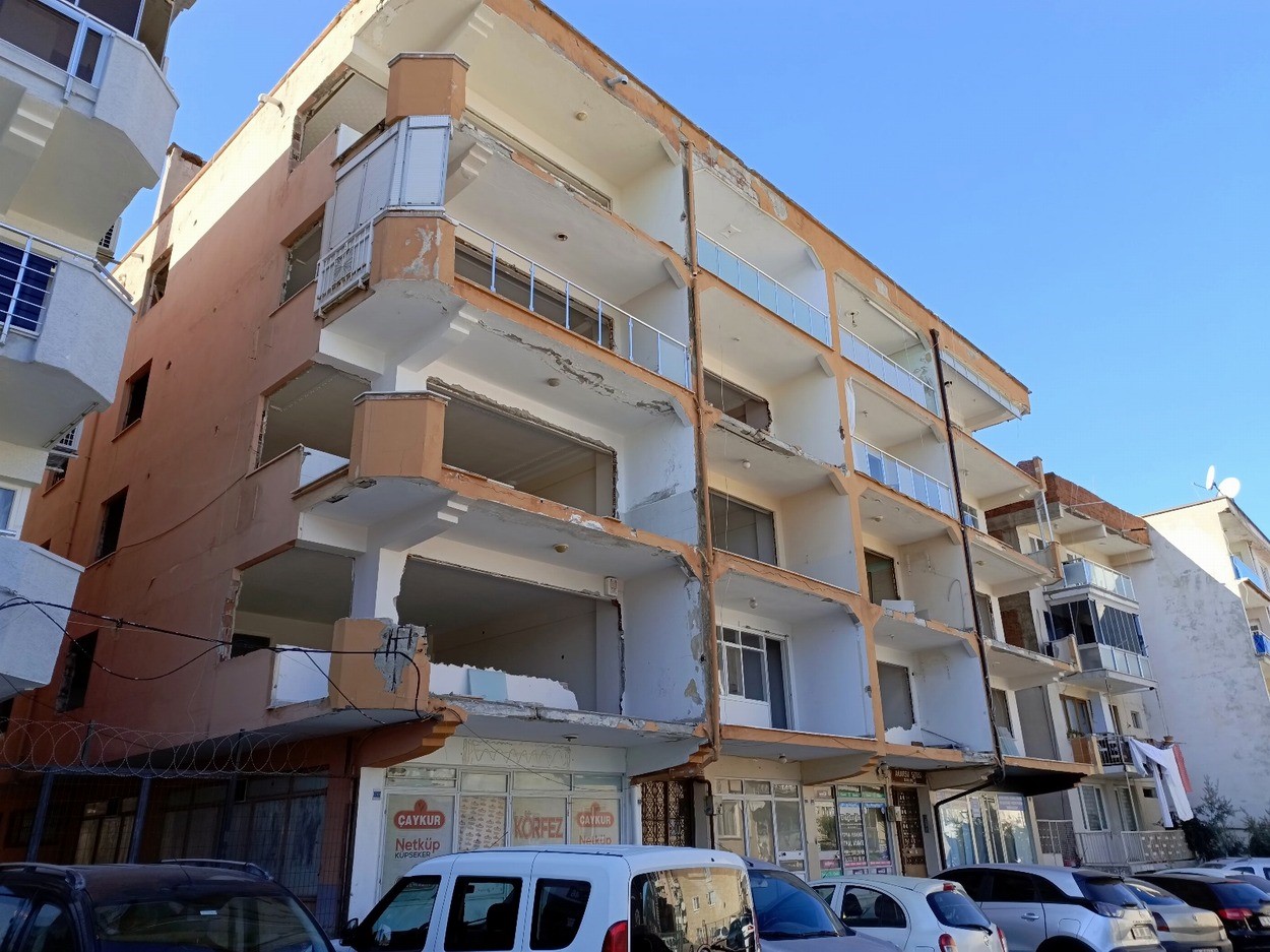 MUDANYA İLÇESİ ÖMERBEY MAHALLESİ ŞEHİT KÜÇÜK AHMET SOKAKTA BULUNAN AKARSU