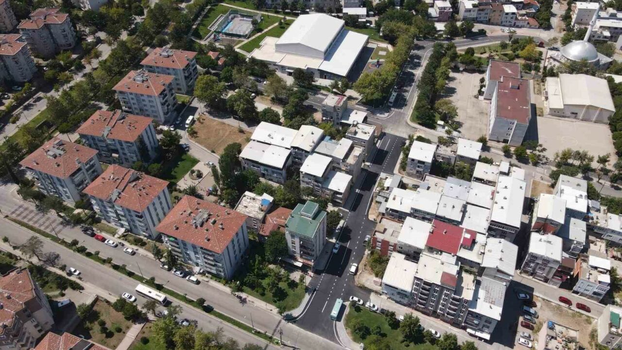 “ULAŞILIR KENT YILDIRIM” HEDEFİYLE İLÇENİN ÇEHRESİNİ DEĞİŞTİRMEYE DEVAM EDEN YILDIRIM