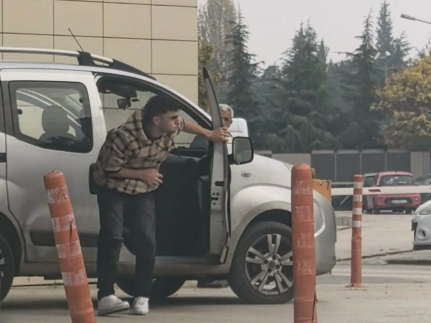 Zımpara makinesine kolunu kaptıran işçi yaralandı YARALI ÖZEL ARAÇLA İNEGÖL DEVLET HASTANESİNE KALDIRILDI.