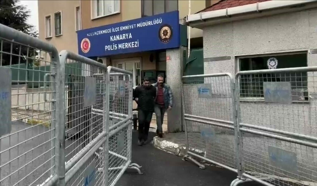 15 yıl hapis cezasıyla aranıyordu… Bursa’da 6 yıldır aranan şüpheli İstanbul’da yakalandı Bursa’da 15 yıl kesinleşmiş hapis cezasıyla aranan şüpheli, 6 yıl