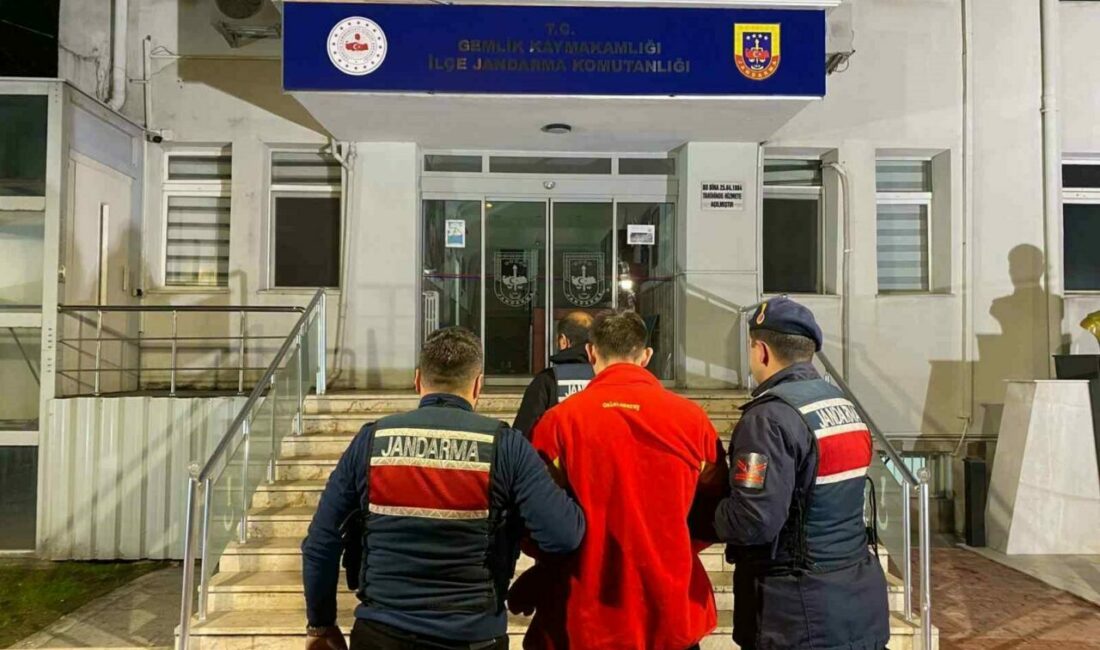 22 yıl kesinleşmiş hapis cezasıyla aranan zanlı jandarmadan kaçamadı Bursa’da hakkında 22 yıl 27 gün kesinleşmiş hapis cezasıyla aranan