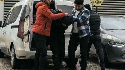 Bursa’nın İnegöl ilçesinde Emniyet Müdürlüğü ekipleri 4 ayrı suçtan aranan