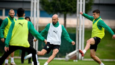 Bursaspor Teknik Direktörü Pablo Martin Batalla ile futbolcular, Büyükşehir Belediyesi