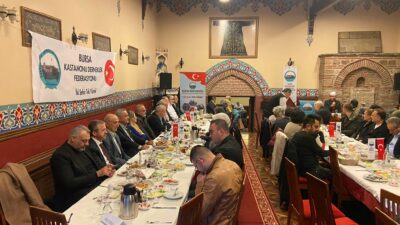 Bursa Kastamonu Dernekler Federasyonu (KASDERFED) yönetimi ve üyeleri, kent protokolü
