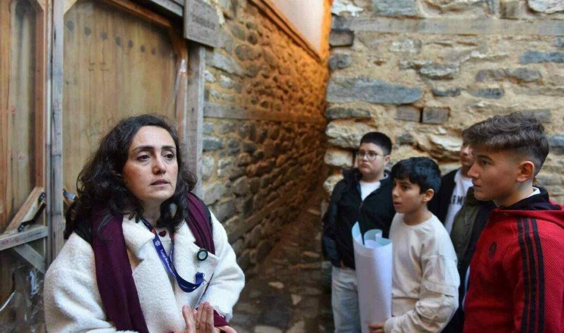 ’Adım adım, kadim Bursa’ gezileri başladı Bursa Kültür Turizm ve Tanıtma Birliği, Bursalı gençlerin yaşadıkları şehrin
