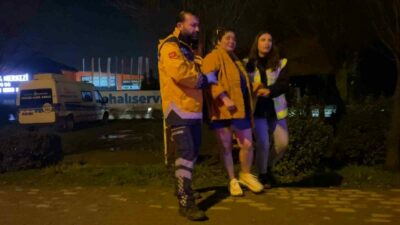 Bursa’nın İnegöl ilçesinde aracını yol ortasında bırakıp yolun kenarına oturan
